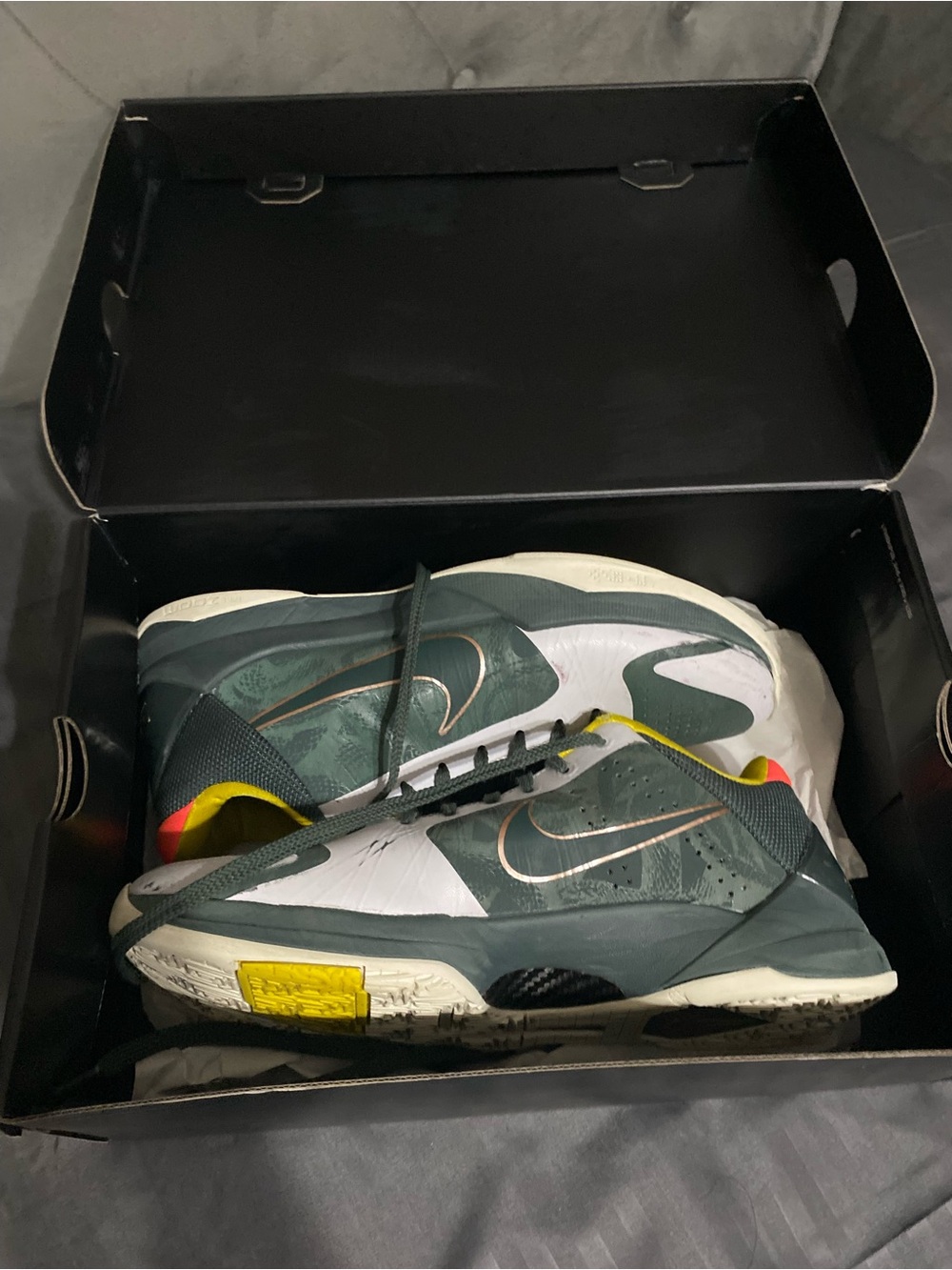 Nike Men’s Low-Top Sneakers — Green/White/Yellow